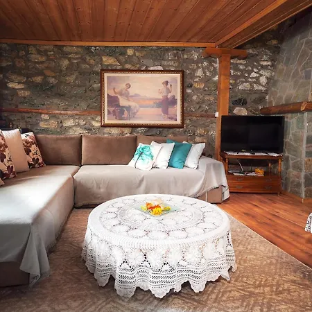 Loutra Mountain Nature * Aridaía