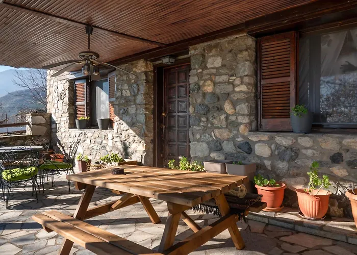 Loutra Mountain Nature Vilă *